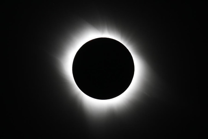 150316-space-solar-eclipse-photography-safety-8_7dd8f015cce929c9154667070fd4c8d5.nbcnews-ux-720-480.jpg
