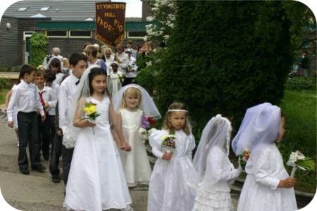 st_vincents_outdoor_may_procession_photo_1.jpg
