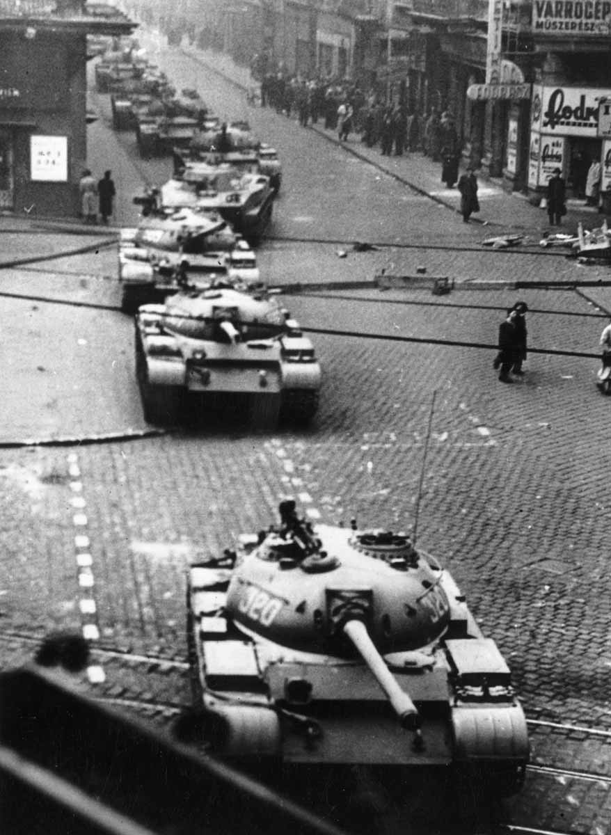 Soviet-Tanks-Budapest.jpg