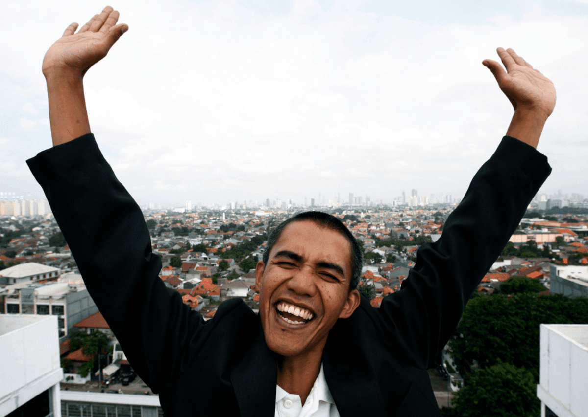 indonesian-photographer-ilham-anas-now-earns-his-income-as-an-obama-double-often-appearing-on-indonesian-tv.jpg