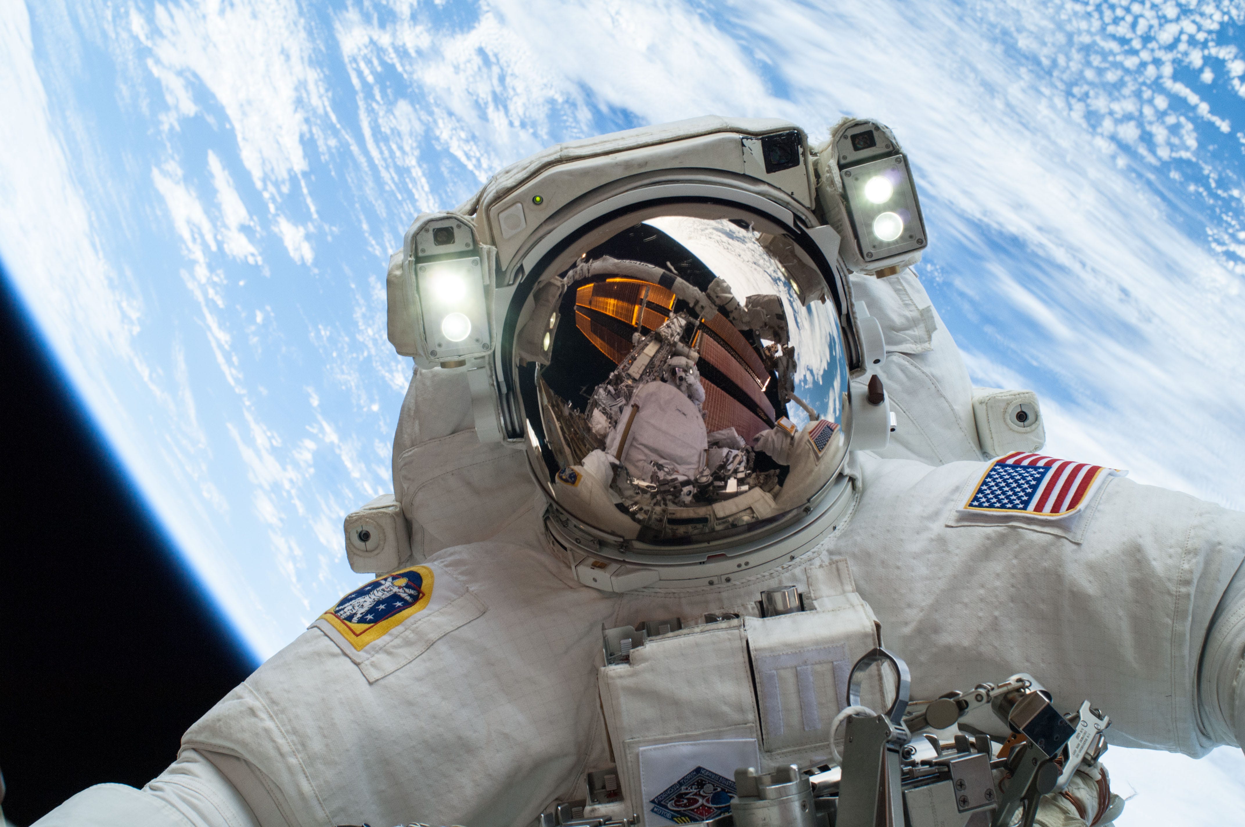 astronaut-selfie-photo-space-nasa.jpg