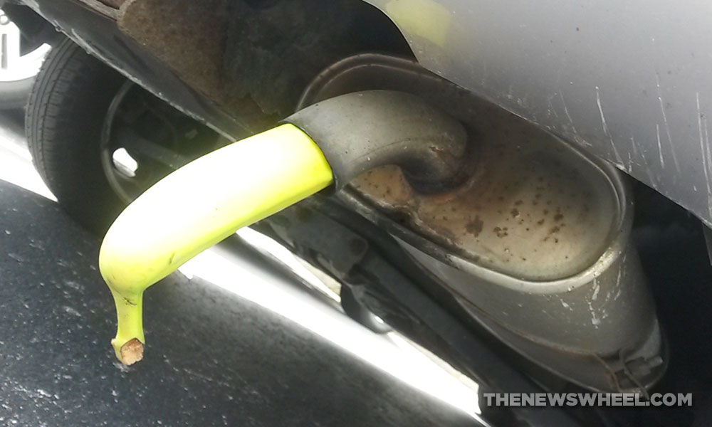 banana-in-car-exhaust-tail-pipe-prank.jpg