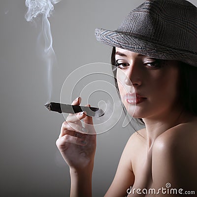 sexy-smoking-beautiful-woman-cigar-22562859.jpg