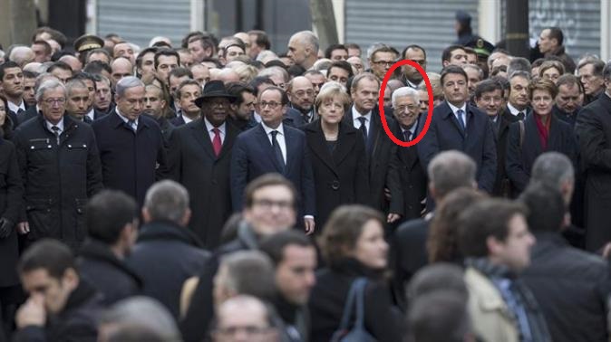 Abbas-smiles-at-paris-march.jpg