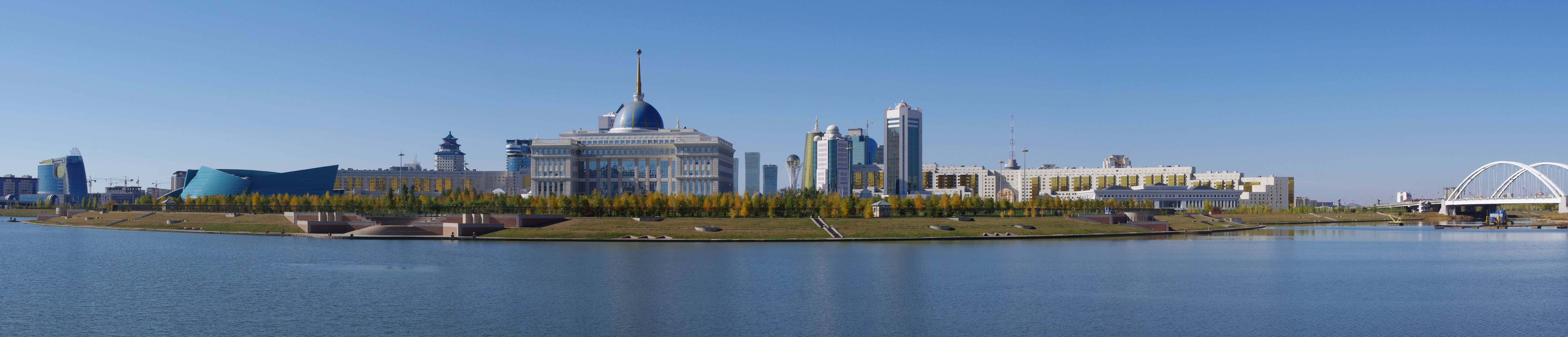 Central_Downtown_Astana_pamorama.jpg