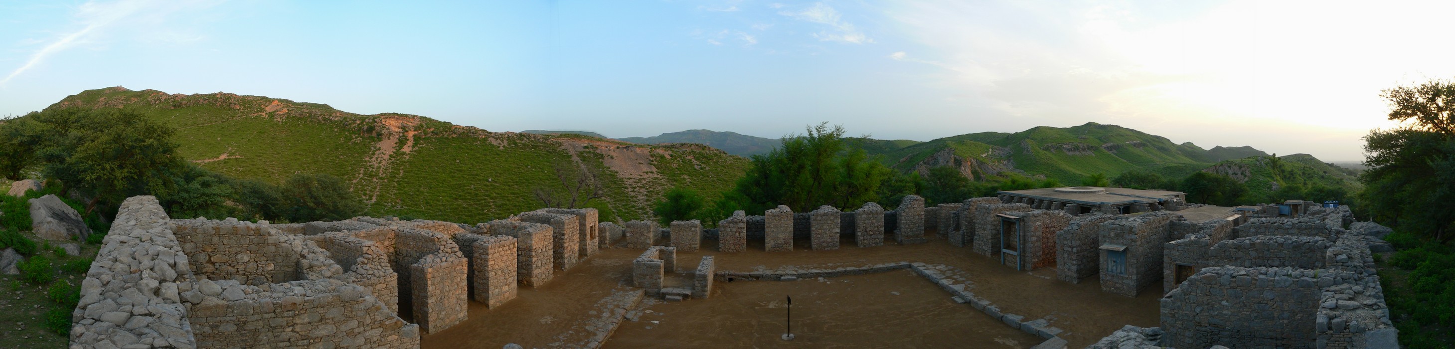 Panorama_at_Jaulian_-_Ancient_Buddhist_Monastery_-_Taxila%2C_Pakistan_-_566-31.JPG