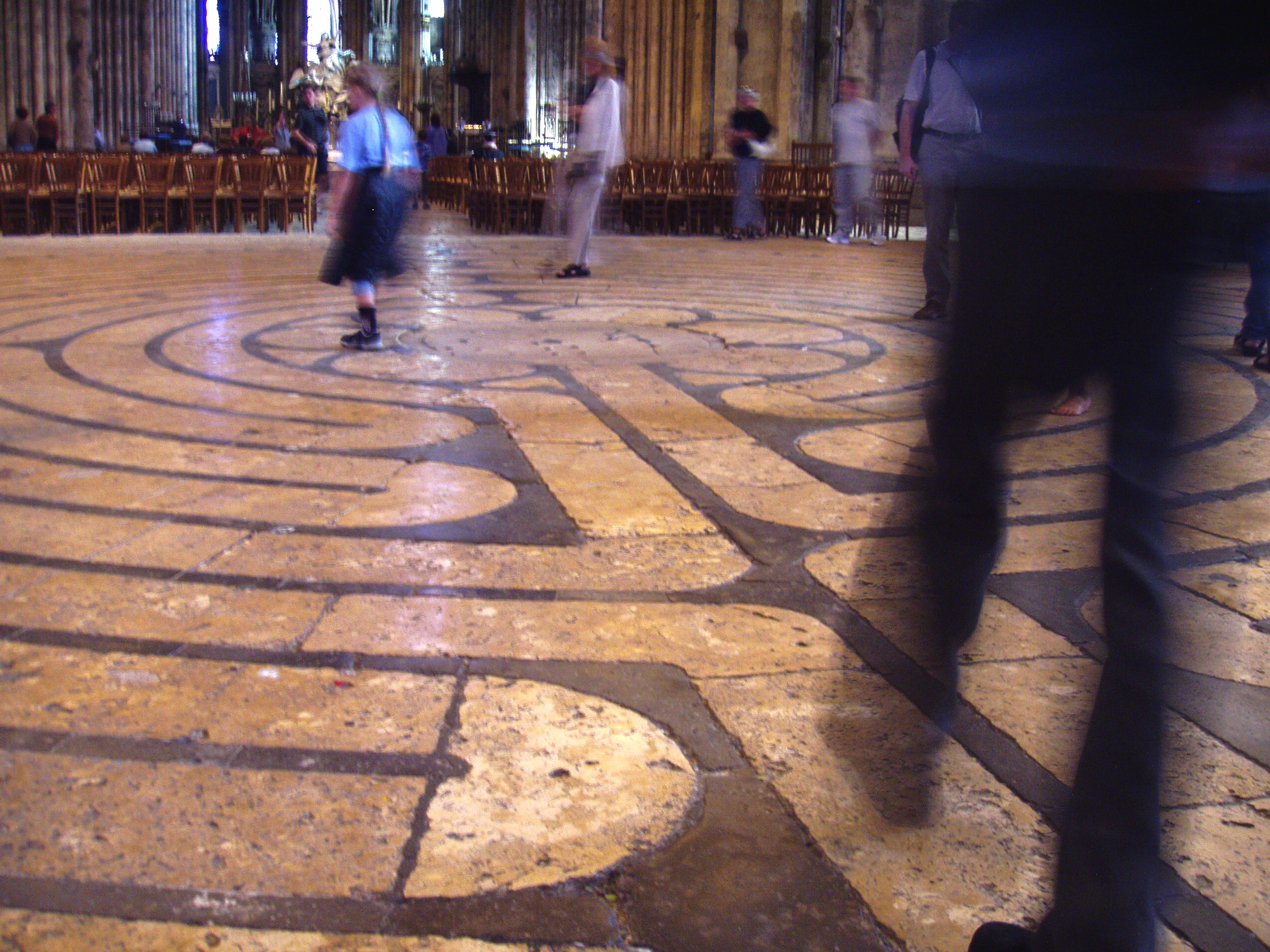Labyrinth_at_Chartres_Cathedral.JPG