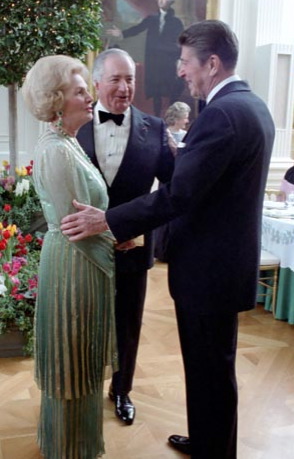 Annenbergs_with_Ronald_Reagan_1981_cropped.jpg