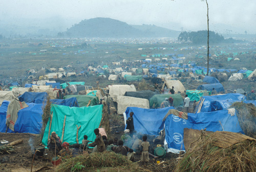 Rwandan_refugee_camp_in_east_Zaire.jpg