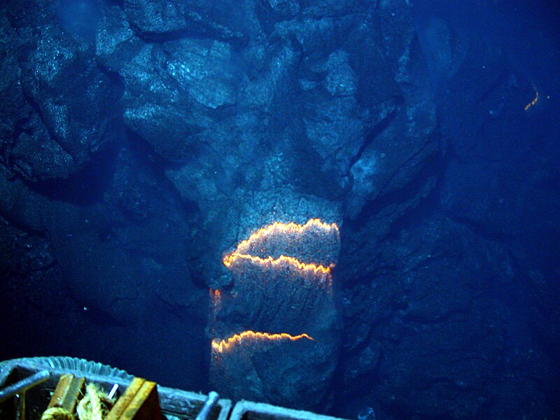 800px-Bands_of_glowing_magma_from_submarine_volcano.jpg