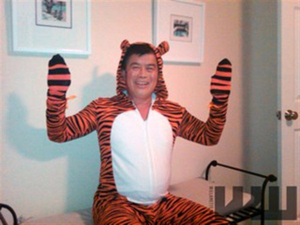 Democrat-Rep-David-Wu-In-Tiger-Costume.jpg