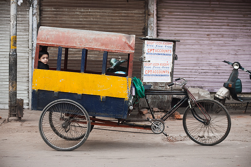 091126_delhi_india_cycle_rickshaw_box_school_bus_transportation_MG_7706.jpg