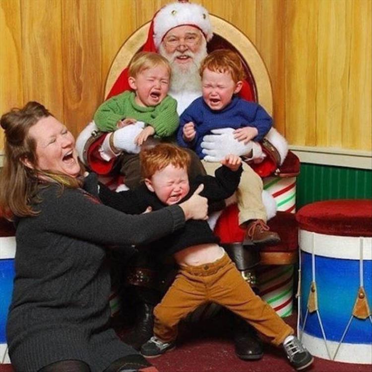 screaming-kids-and-santa-5.jpg