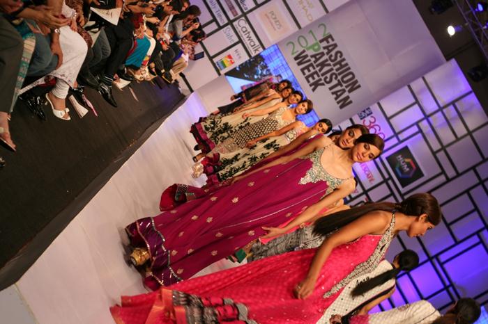 Pakistan_Fashion_Week_6_zatpm_janubaba(com).jpg