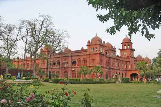 Punjab-University-Lahore-120th-Convocation-on-December-31-2011.jpg