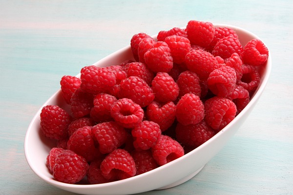 raspberry-popsicles-1.jpg