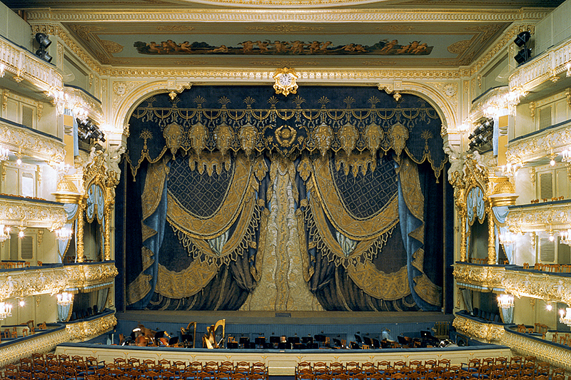 main-curtain-of-the-mariinsky-theater-in-st-petersburg.jpg