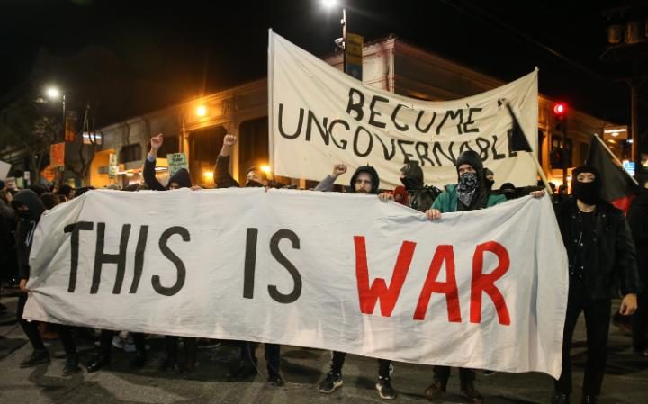 JS119496755_Getty-Images-North-America_Violent-Protests-Erupt-At-UC-Berkeley-Against-Speech-By-B_1-large_trans_NvBQzQNjv4BqqVzuuqpFlyLIwiB6NTmJwYfxGh2k_7NL0mDfmd68ndI.jpg