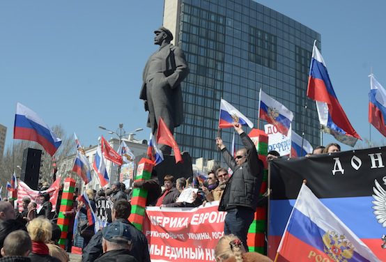 Donetsk-uprising-protest-Lenin.jpg
