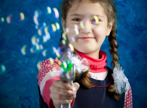 little-girl-bubble-gun.jpg